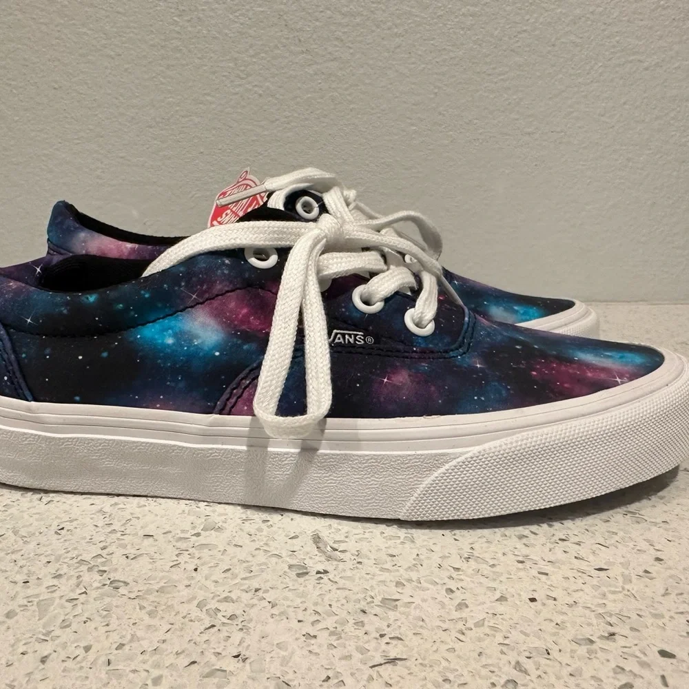 Vans - Picture 2 of 8